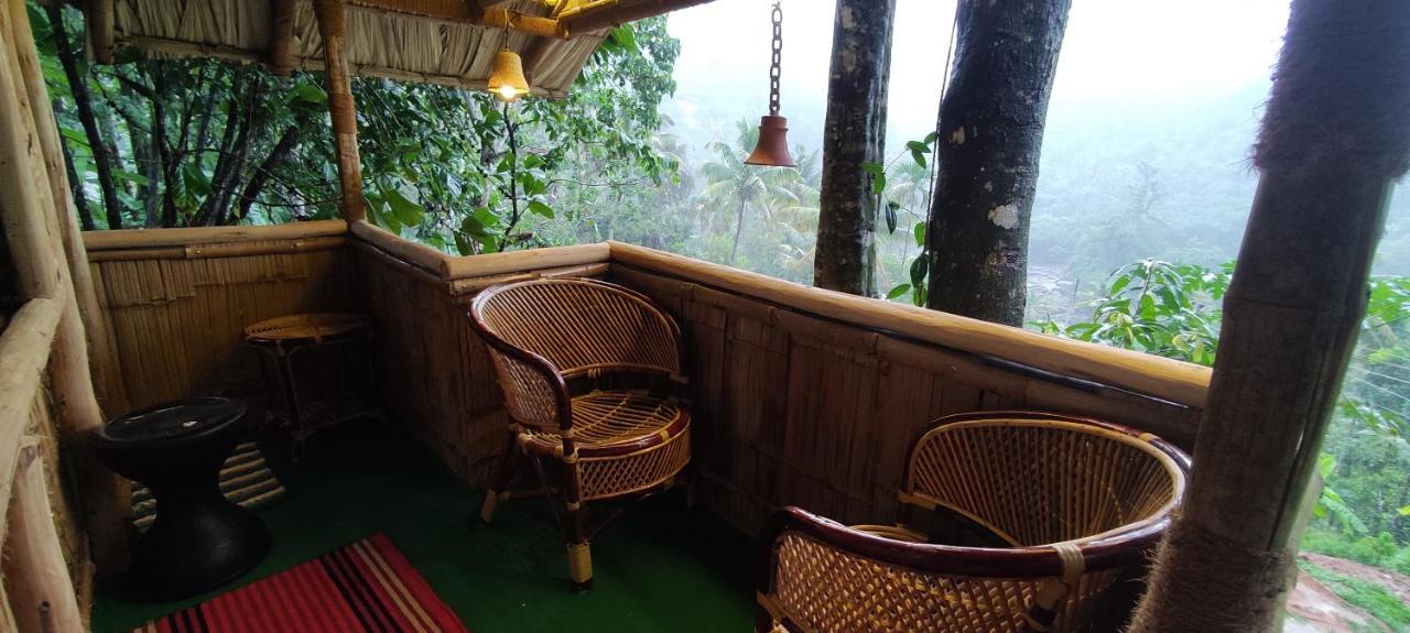 गेस्ट हाउस Fab - Bamboo Hut With Open Shower Munnar