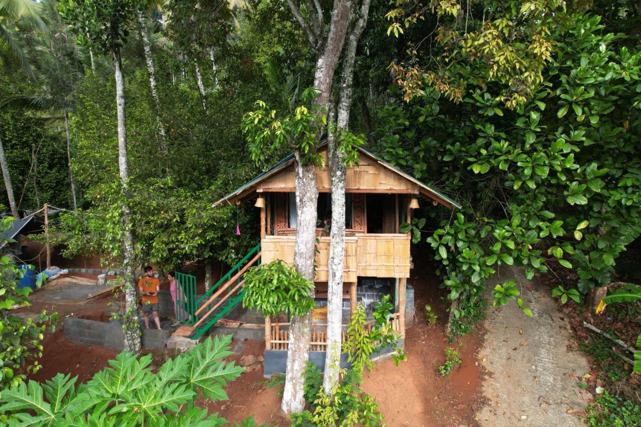 गेस्ट हाउस Fab - Bamboo Hut With Open Shower *